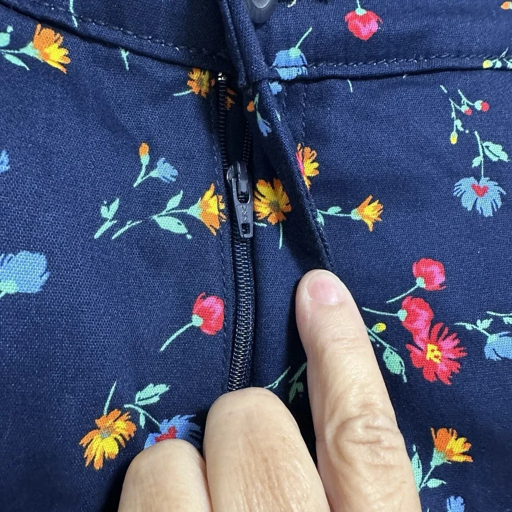 St. John's Bay Women 16P Petite Capri Blue Flower Mid Rise SecretlySlender Pants